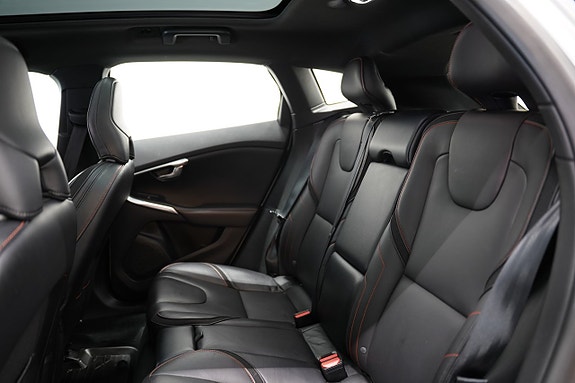 Volvo V40 Cross Country 21 of 23