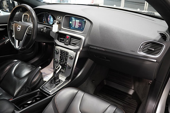 Volvo V40 Cross Country 9 of 23