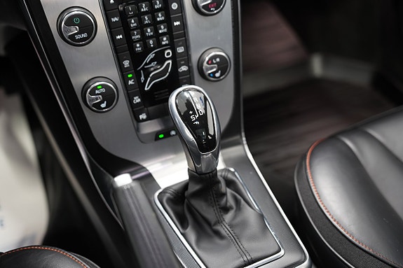 Volvo V40 Cross Country 14 of 23