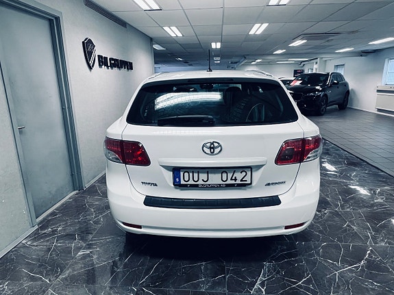 Toyota Avensis 4 of 5