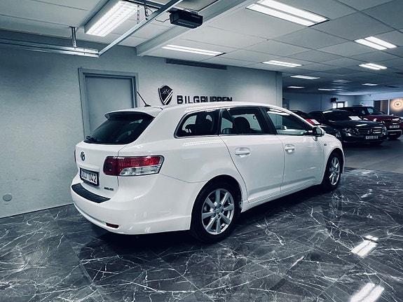Toyota Avensis 3 of 5