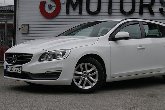 Volvo V60 2 of 5