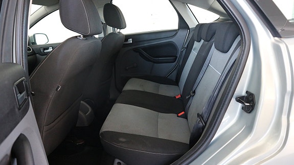 Ford Focus 7 of 18