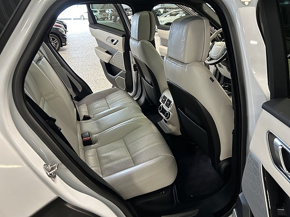 Land Rover Range Rover Velar 16 of 26