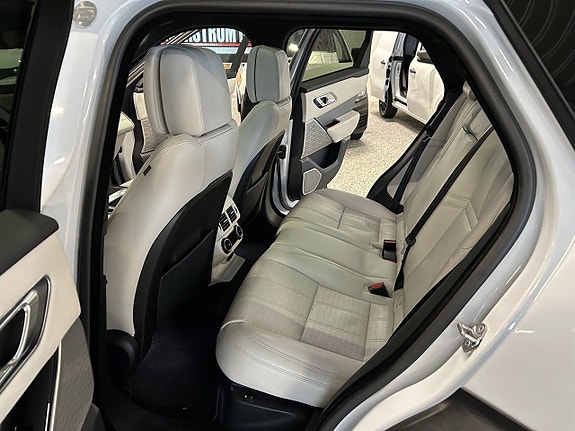 Land Rover Range Rover Velar 14 of 26