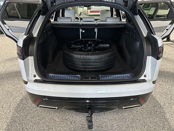 Land Rover Range Rover Velar 15 of 26