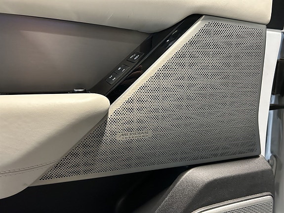 Land Rover Range Rover Velar 13 of 26