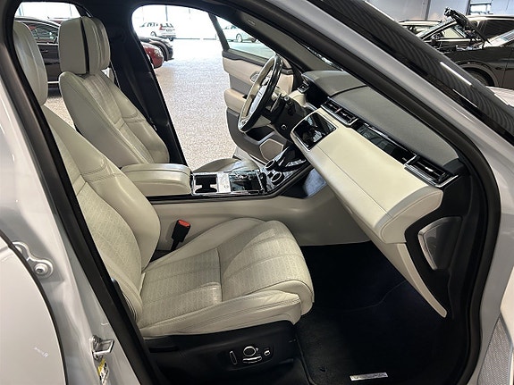 Land Rover Range Rover Velar 19 of 26