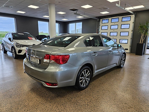 Toyota Avensis 6 of 16