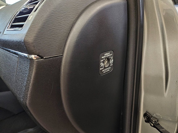 Toyota Avensis 14 of 16