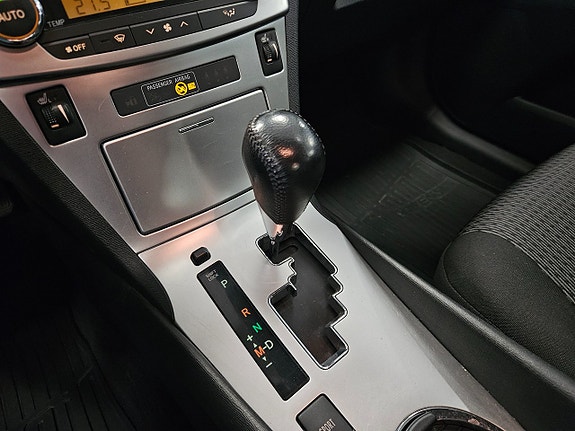 Toyota Avensis 9 of 16