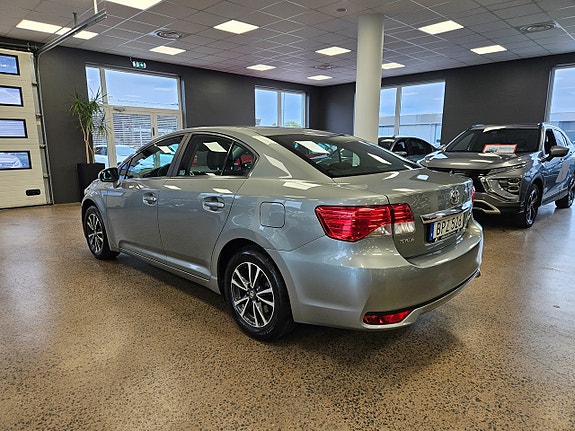 Toyota Avensis 4 of 5