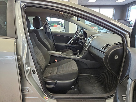 Toyota Avensis 13 of 16