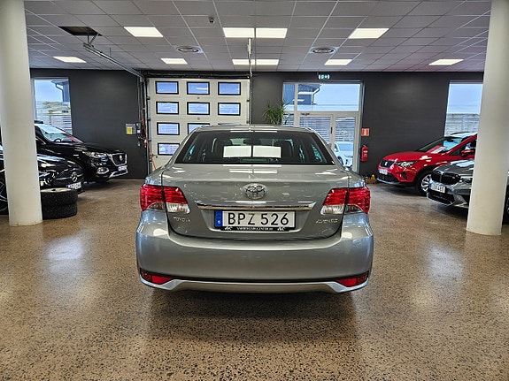 Toyota Avensis 5 of 5