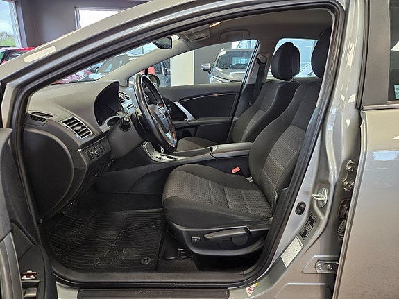 Toyota Avensis 11 of 16