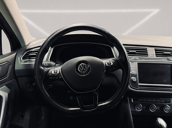 Volkswagen Tiguan 16 of 29