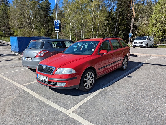 Skoda Octavia 2 of 4