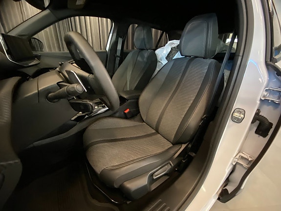 Peugeot 2008 7 of 30