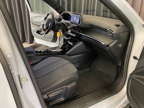 Peugeot 2008 28 of 30