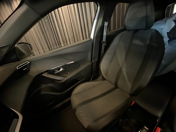 Peugeot 2008 8 of 30