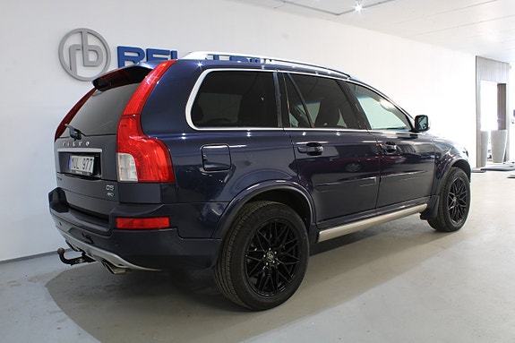 Volvo XC90 2 of 5