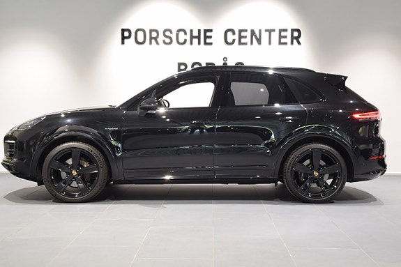 Porsche Cayenne 2 of 5