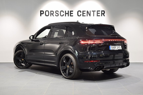 Porsche Cayenne 3 of 5