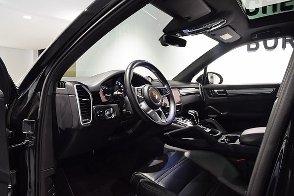 Porsche Cayenne 5 of 5