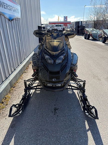 Ski-Doo Renegade XRS 900 Ace Turbo R Moms! 3 of 4