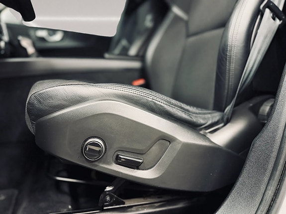 Volvo XC60 14 of 26