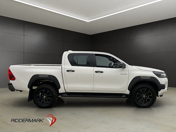 Toyota HiLux 2 of 5