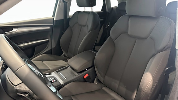 Audi Q5 8 of 17