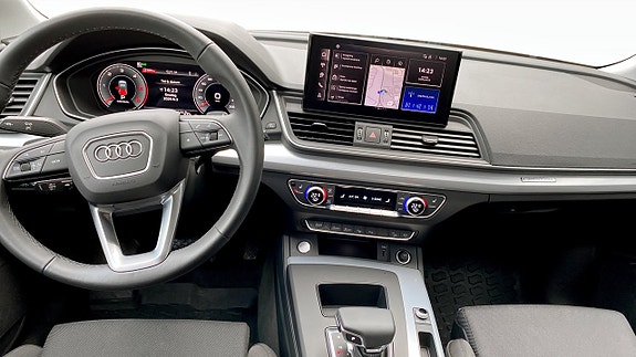 Audi Q5 2 of 13