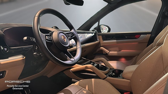 Porsche Cayenne 3 of 5