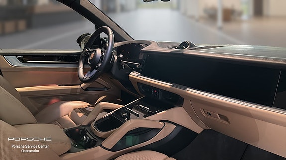 Porsche Cayenne 4 of 5