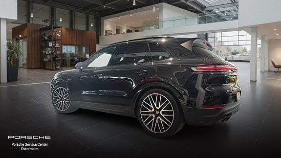 Porsche Cayenne 2 of 5