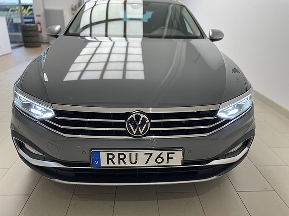 Volkswagen Passat 2 of 5