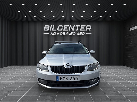 Skoda Octavia 2 of 5
