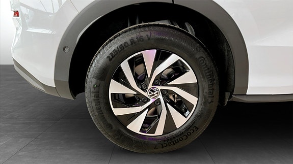 Volkswagen T-Roc 6 of 13