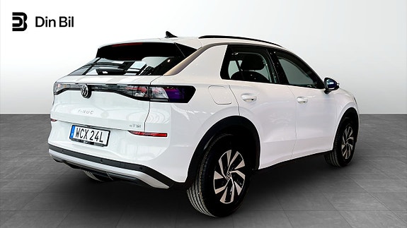 Volkswagen T-Roc 3 of 13