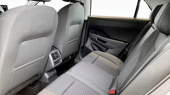 Volkswagen T-Roc 11 of 13