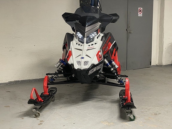 Polaris XCR 650 137" -26 Sveg *DEMO* 2 of 6