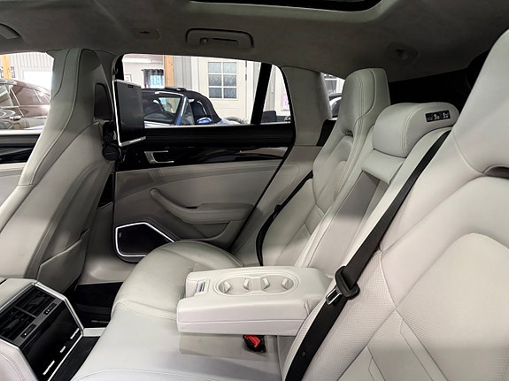 Porsche Panamera Turbo S 9 of 10
