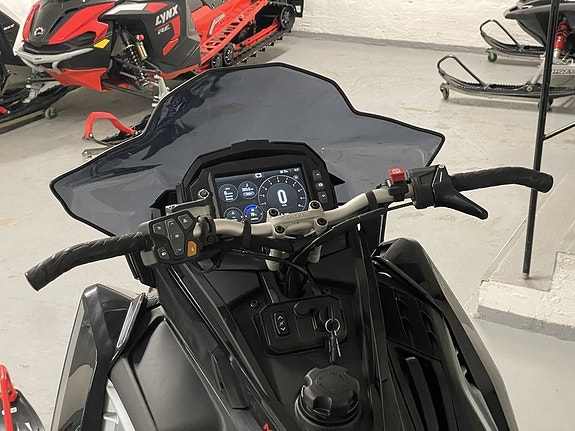 Polaris VR1 650 137" DYNAMIX -26 Sveg *DEMO* 5 of 7