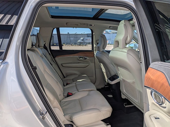 Volvo XC90 15 of 17