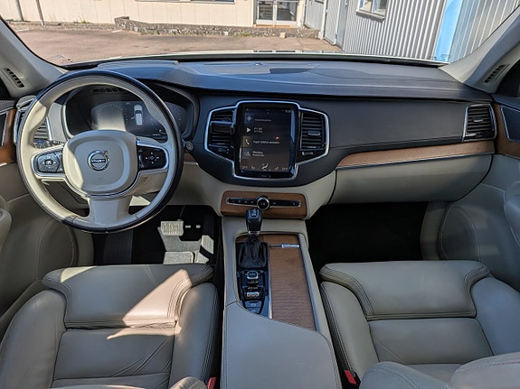 Volvo XC90 13 of 17