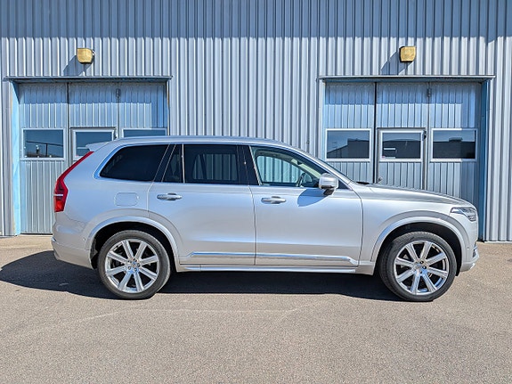 Volvo XC90 11 of 17
