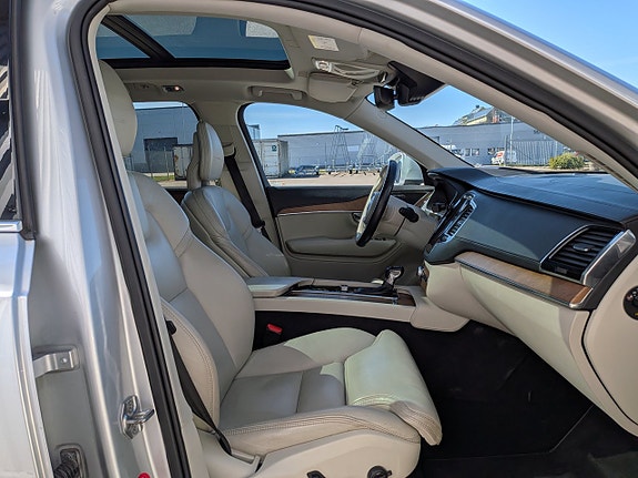 Volvo XC90 14 of 17