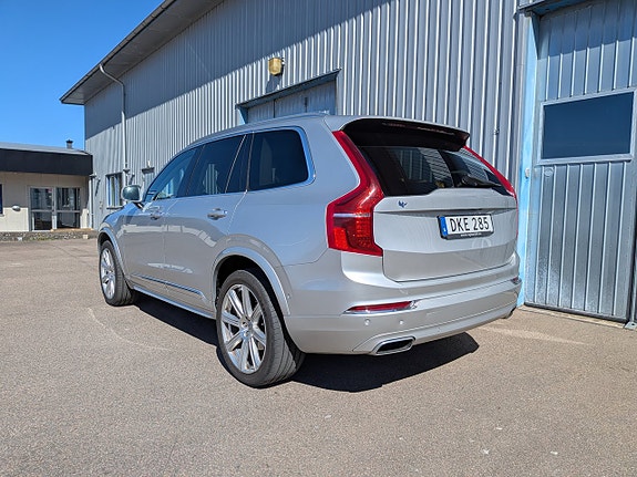 Volvo XC90 10 of 17