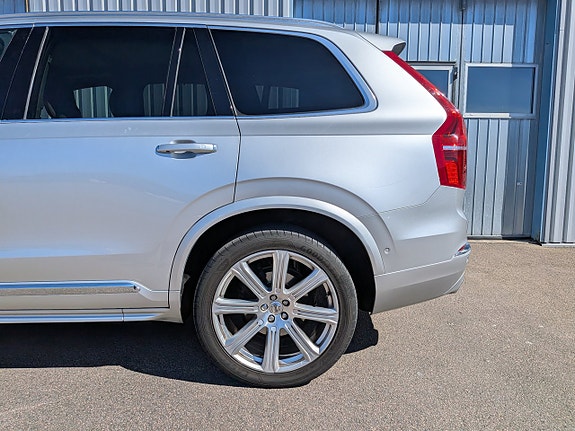 Volvo XC90 3 of 5